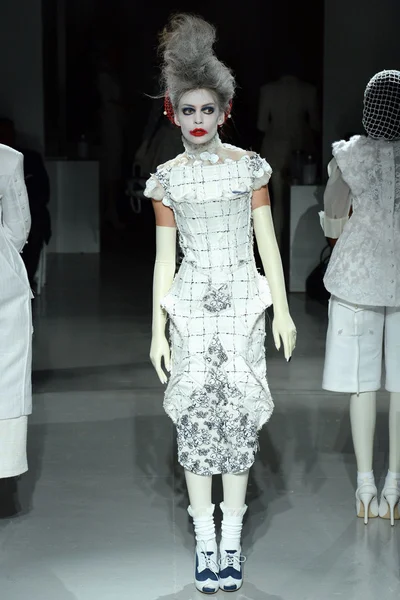 Look 12